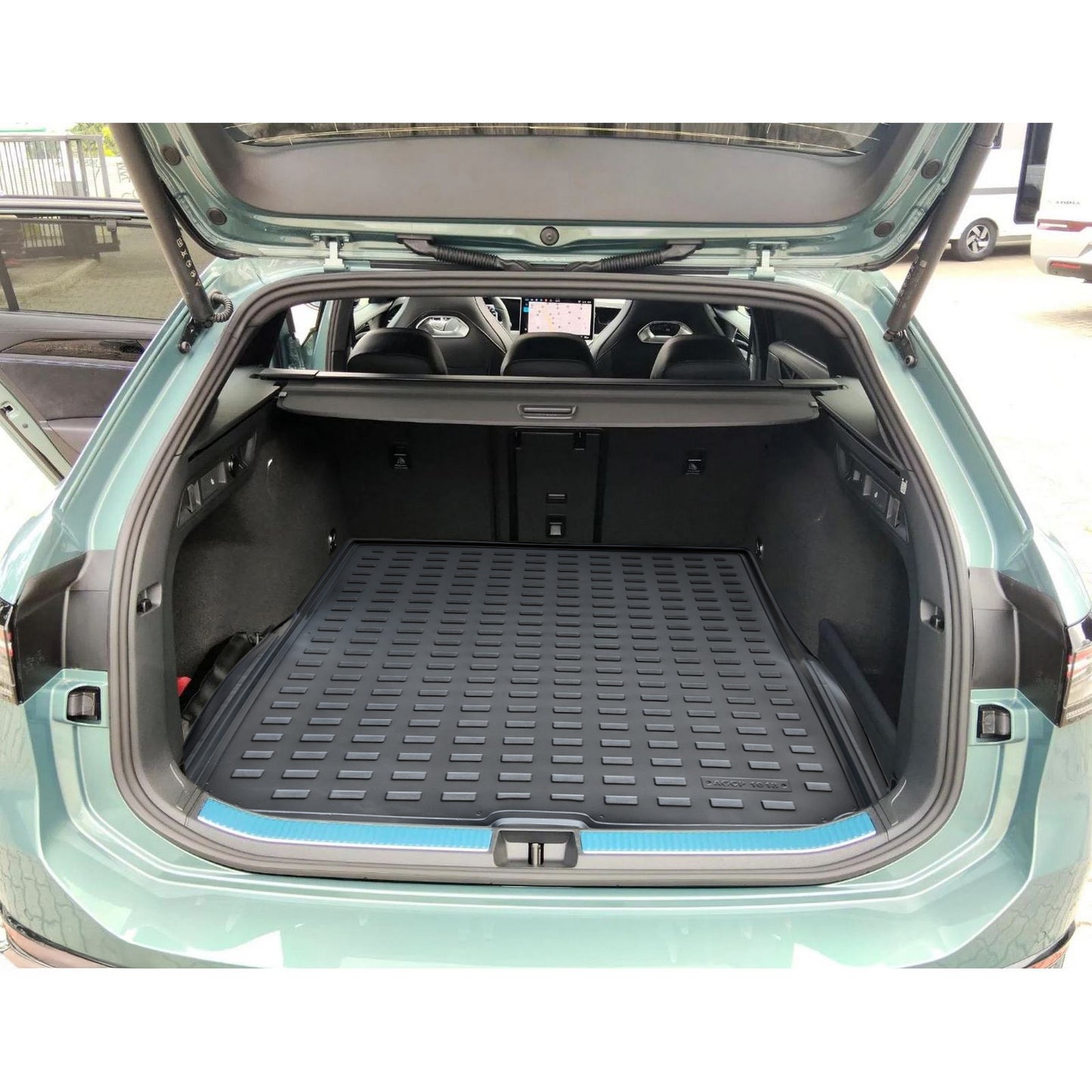 BL-1018-AGCP-Laderaumwanne-Kofferraumwanne-für-Volkswagen-Passat-B9-Variant-2023-2025
